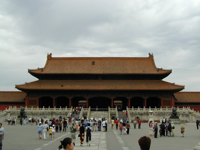 Yellow tiled roofs and red buildings symbolized the supremacy of the emperor